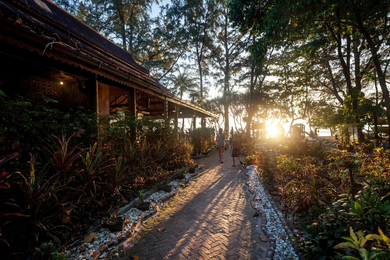 Bamboo Bungalows Koh Phayam Exterior photo
