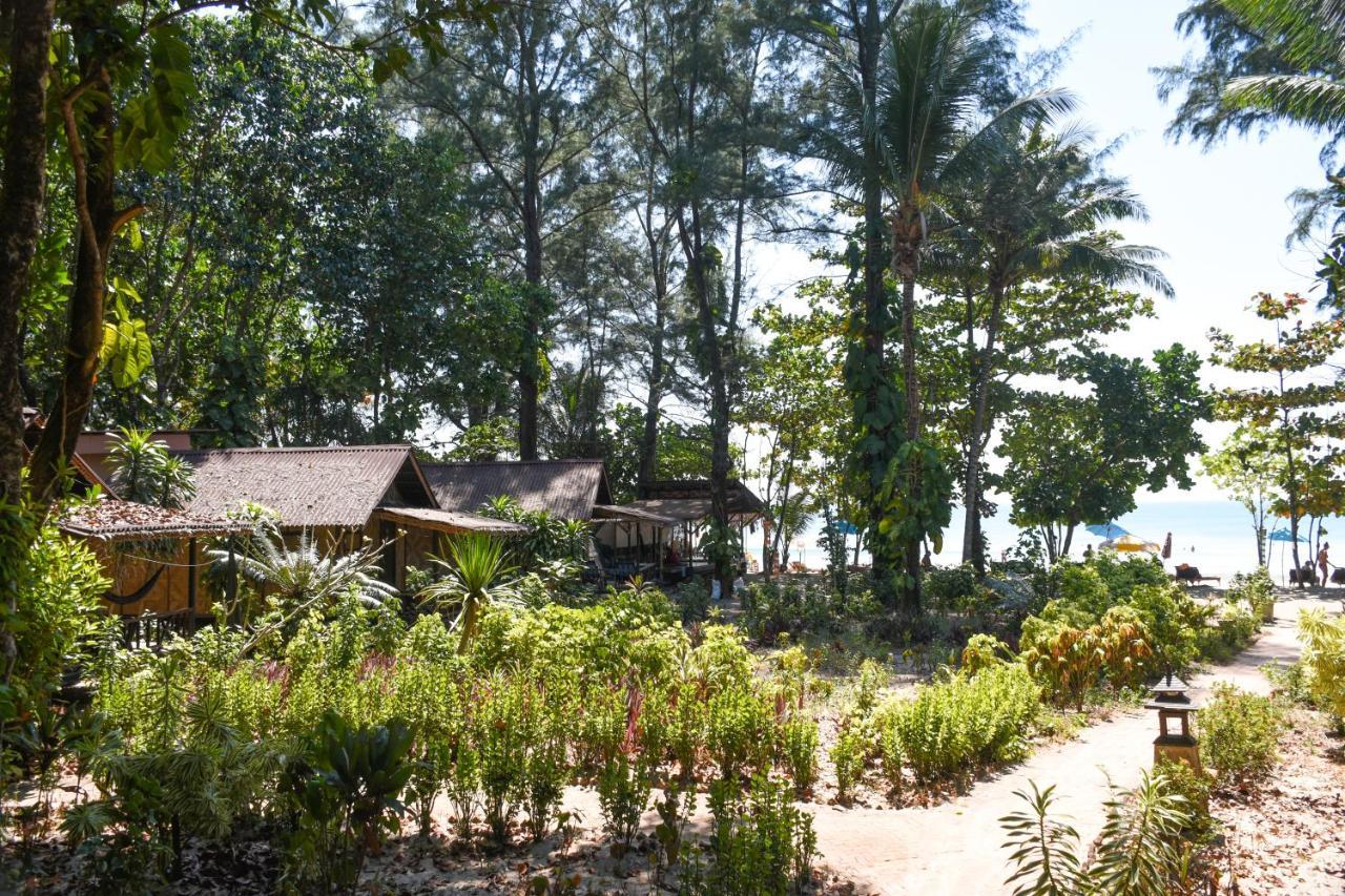 Bamboo Bungalows Koh Phayam Exterior photo